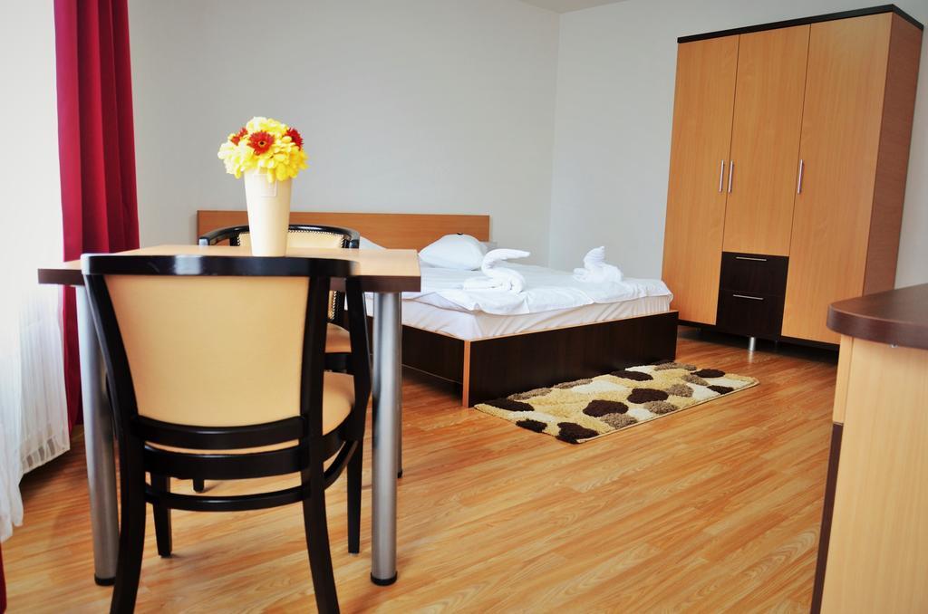 Aparthotel Zorilor Cluj-Napoca Værelse billede